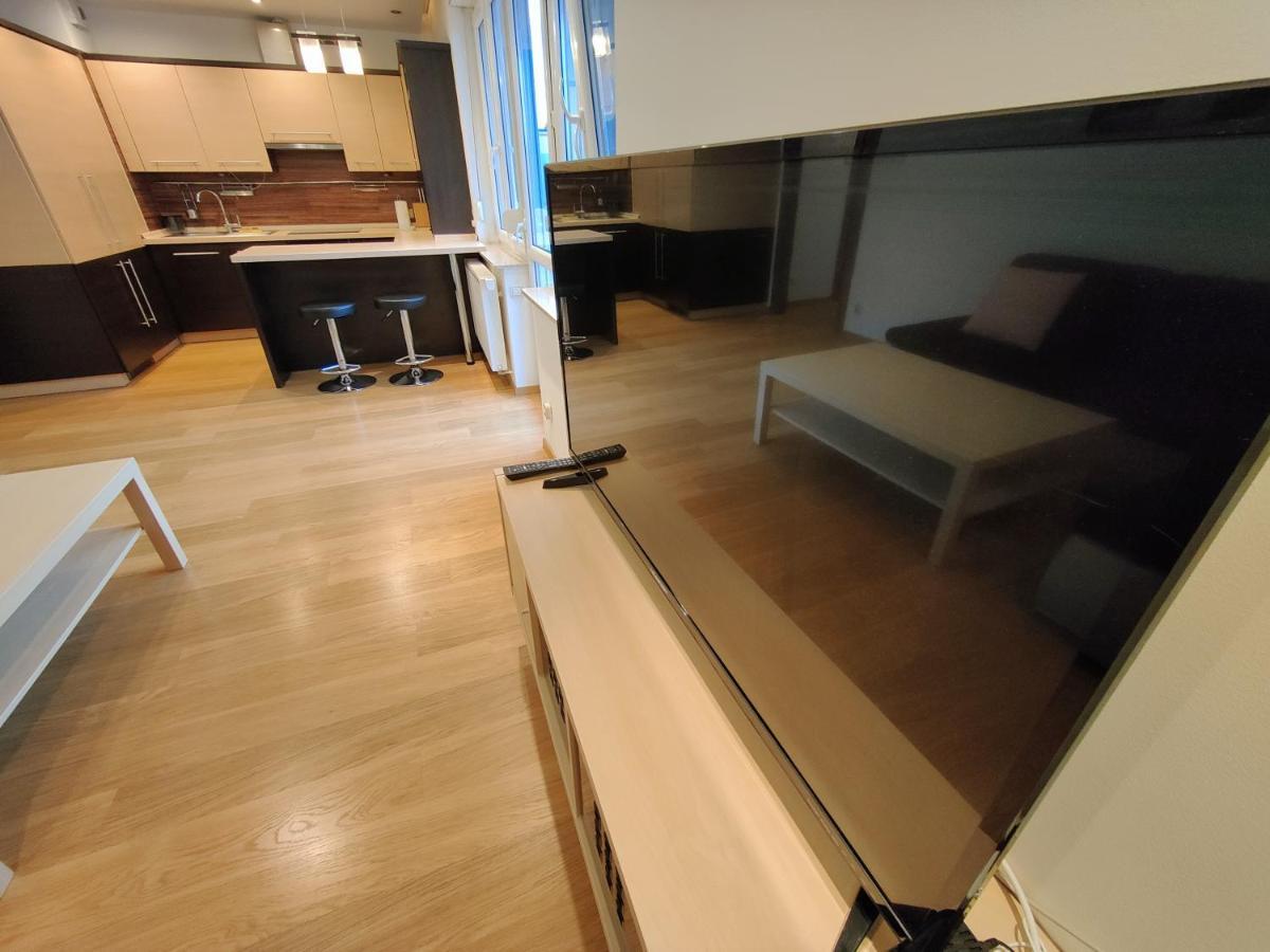 Apartment F&j #12 *